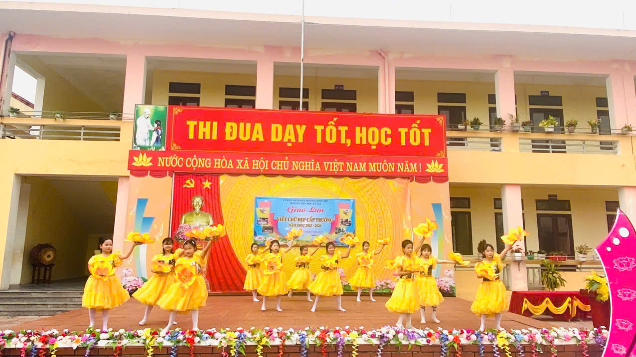 SÔI NỔI GIAO LƯU “VIẾT CHỮ ĐẸP” TẠI TRƯỜNG TIỂU HỌC KỲ LỢI: LAN TỎA NÉT CHỮ, BỒI DƯỠNG NẾT NGƯỜI